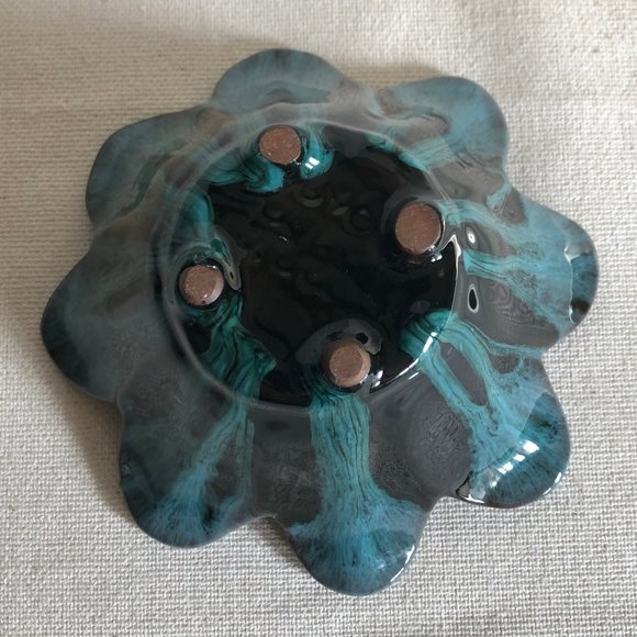 Evangeline Pottery Flower Bowl / Dish - Picture 3 of 5